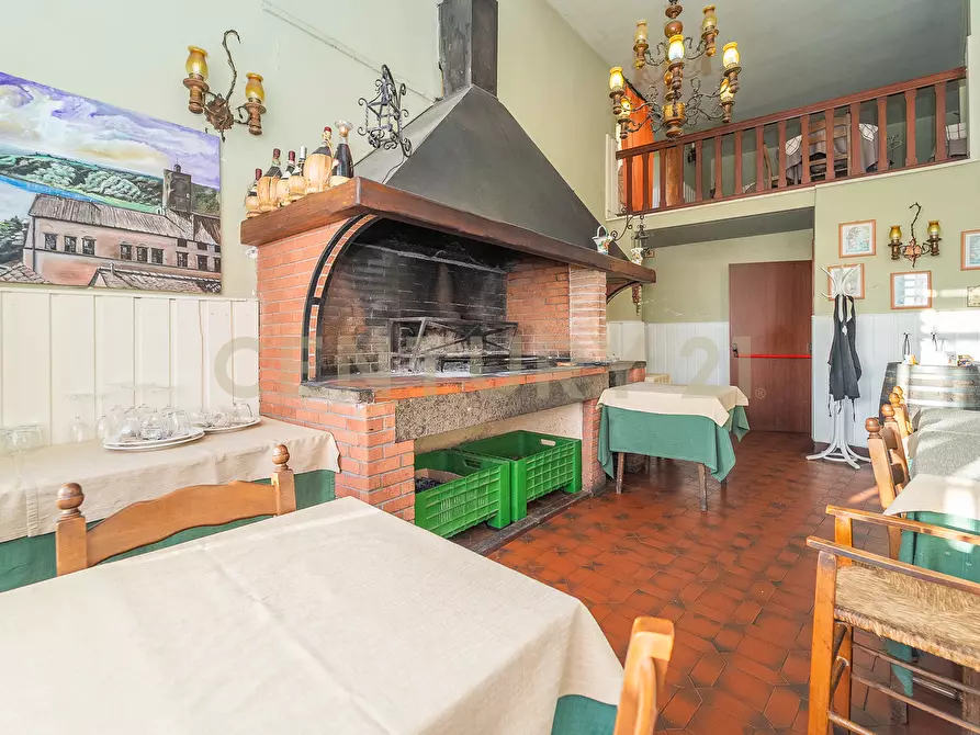 Immagine 23 di Locale commerciale in vendita  in Via Nemorense 17 a Nemi