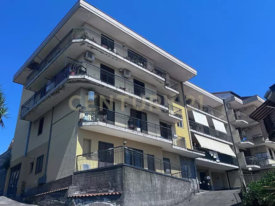 Immagine 2 di Trilocale in vendita  in Via Turi D'Agostino 145 a Aci Catena