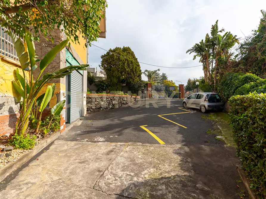 Immagine 3 di Magazzino in vendita  in Via Convento del Carmine 6 a Tremestieri Etneo