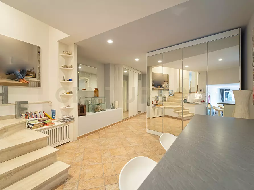 Immagine 41 di Bilocale in vendita  in Via la Sila 14 a Roma