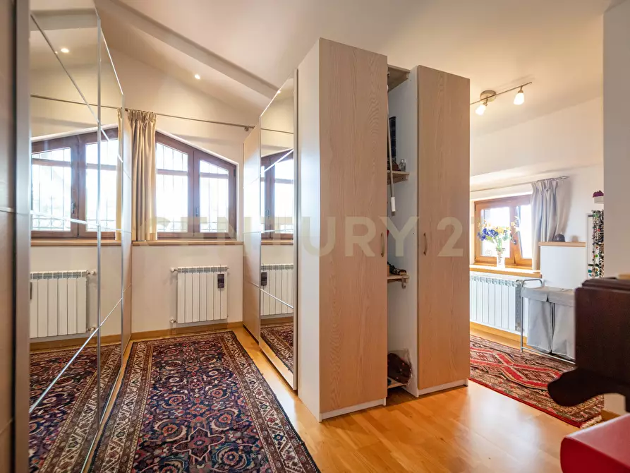 Immagine 48 di Villa in vendita  in Via Brinzio 20 a Aci Catena