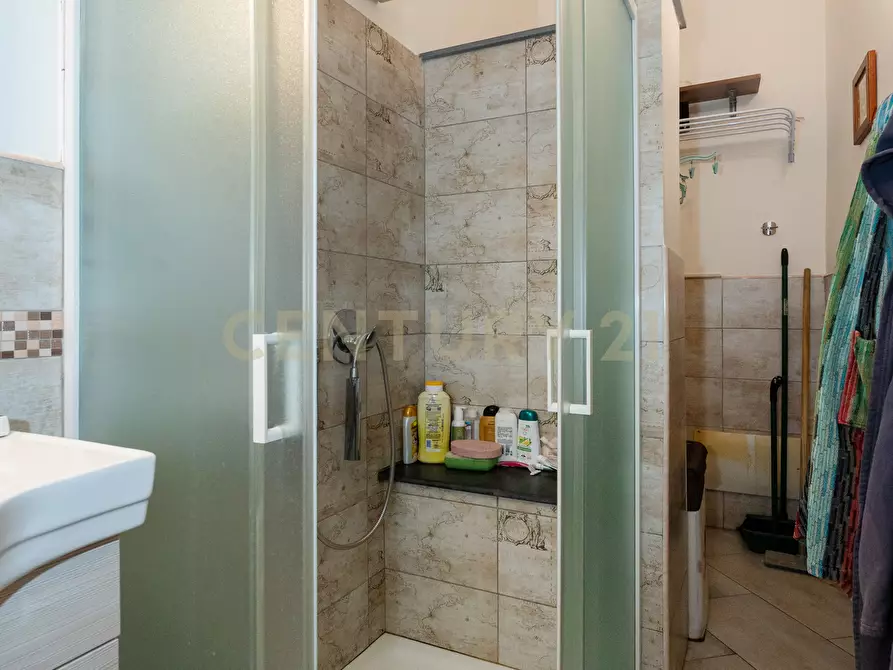 Immagine 21 di Bilocale in vendita  in via adelia 98 a Catania