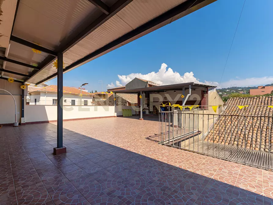 Immagine 41 di Villa in vendita  in Via Quartiere Longo 18 a Aci Castello