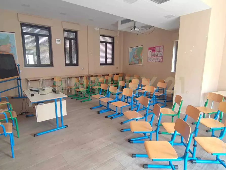 Immagine 35 di Palazzo in vendita  a Messina