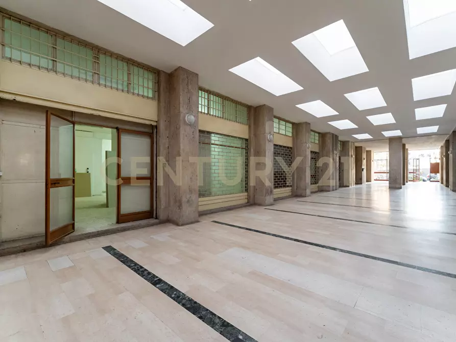 Immagine 4 di Pentalocale in vendita  in Via Duca Degli Abruzzi 54 a Catania