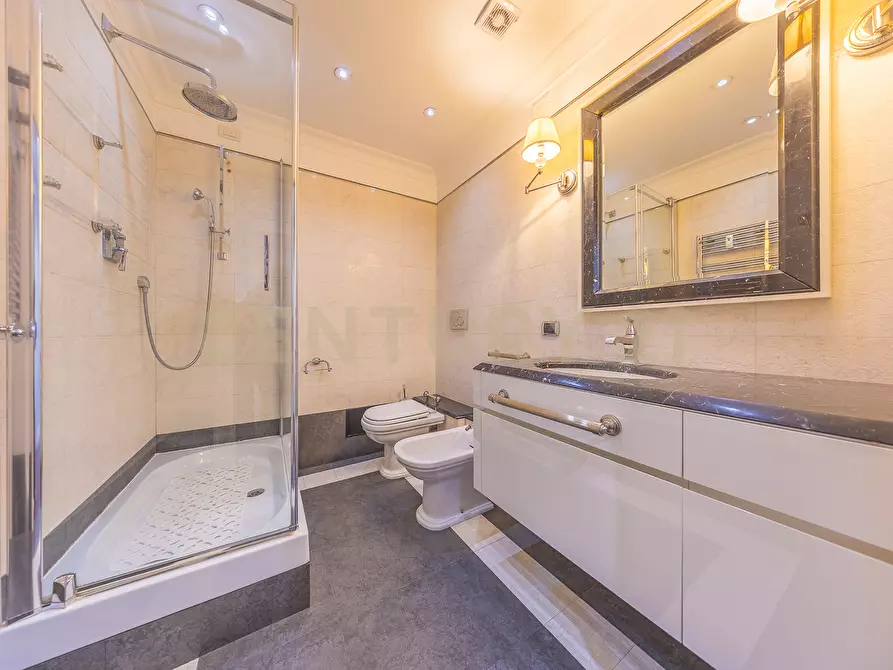 Immagine 15 di Appartamento in vendita  in Via Bevagna 68 a Roma