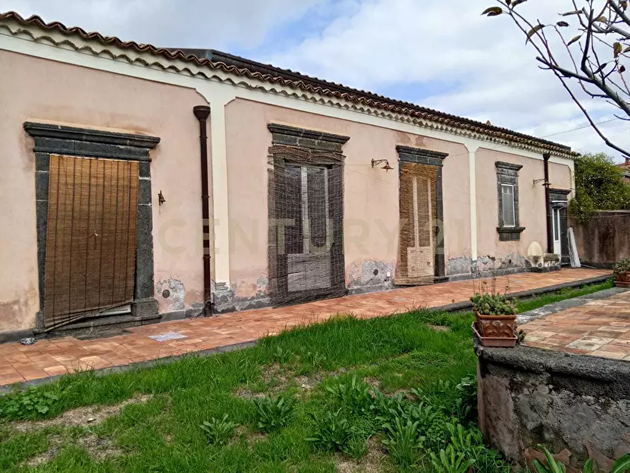 Immagine 92 di Villa in vendita  in Via Calvario 43 a Mascalucia