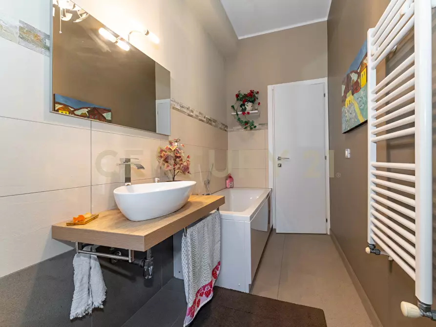 Immagine 33 di Trilocale in vendita  in Via Lo Jacono Francesco 19 a Sant'agata Li Battiati