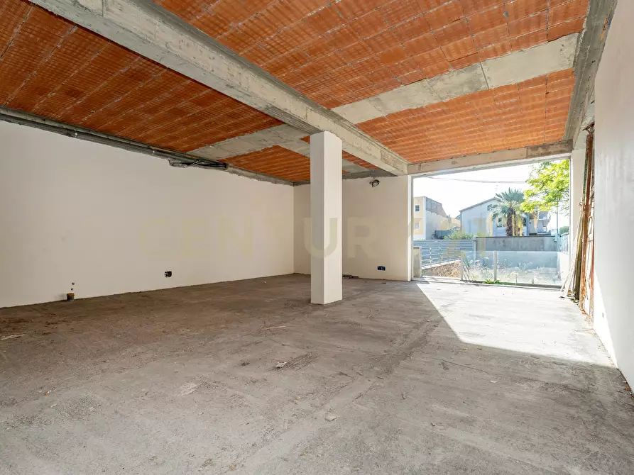 Immagine 5 di Locale commerciale in vendita  in Via Alfred Nobel snc a Misterbianco