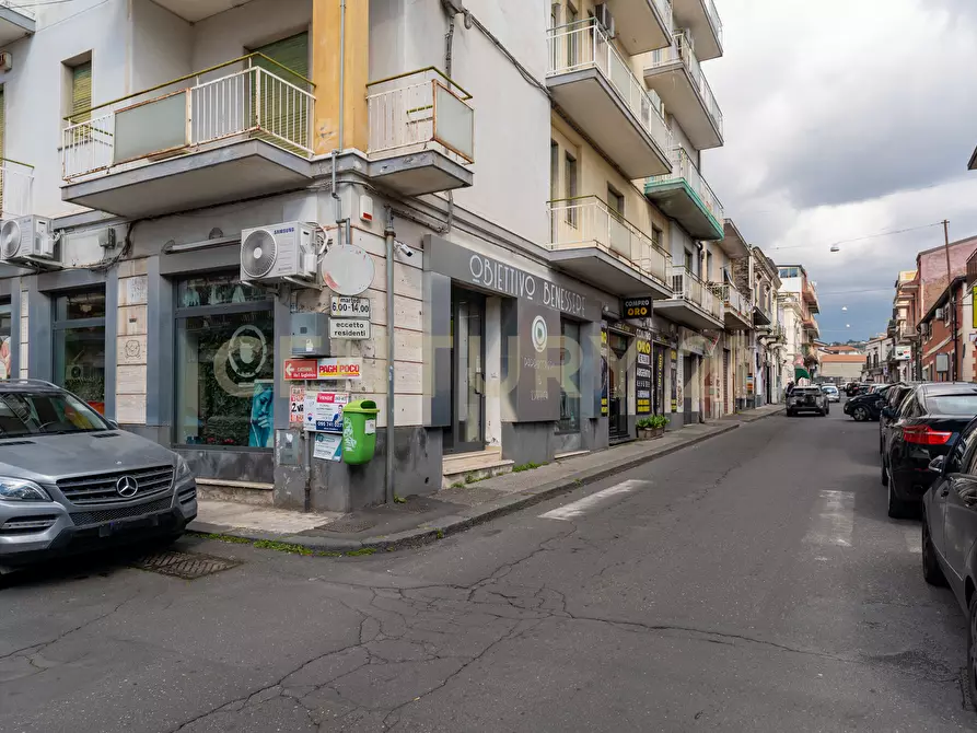Immagine 4 di Locale commerciale in vendita  in Via del Bosco 163 a Catania