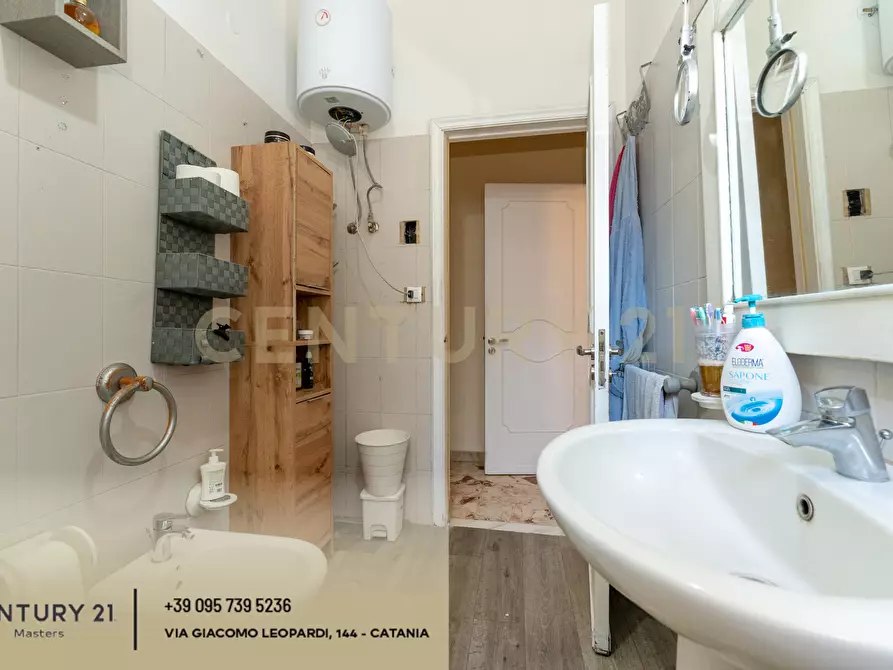 Immagine 13 di Pentalocale in vendita  in Via Isole Eolie 126 a Paterno'