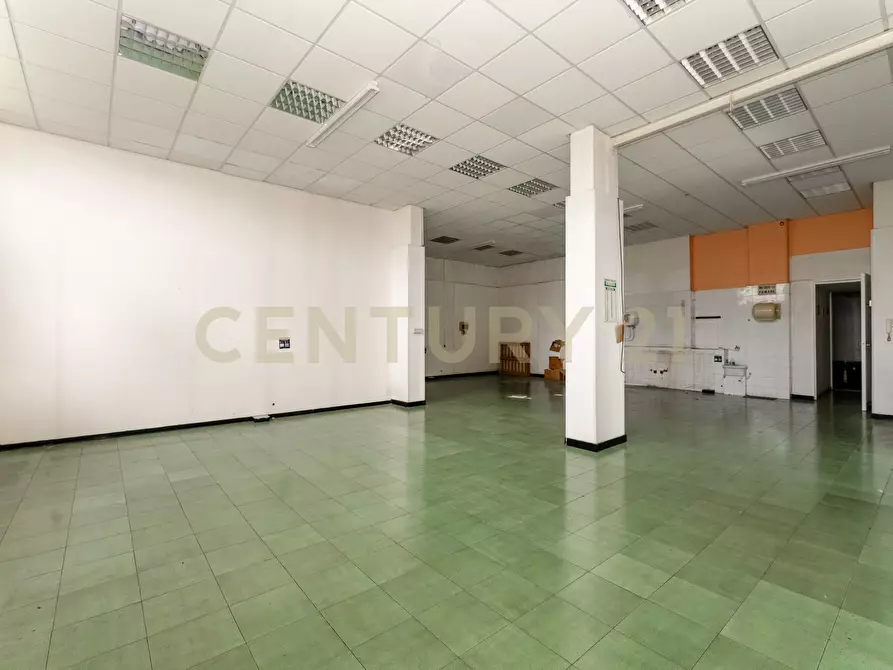 Immagine 19 di Magazzino in vendita  in Via Convento del Carmine 6 a Tremestieri Etneo