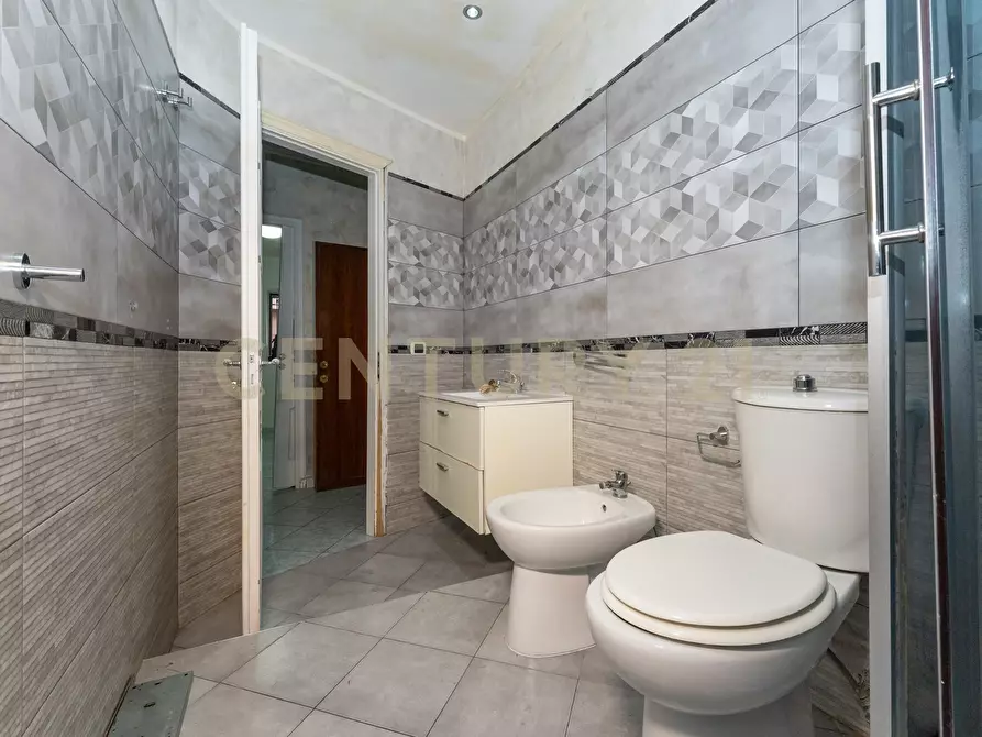 Immagine 14 di Trilocale in vendita  in Via del Piccone 7 a Catania