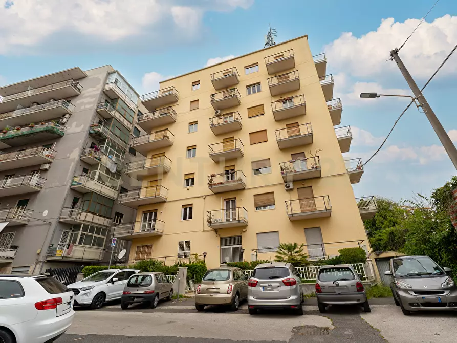 Immagine 43 di Quadrilocale in affitto  in Via Mineo 33 a Catania
