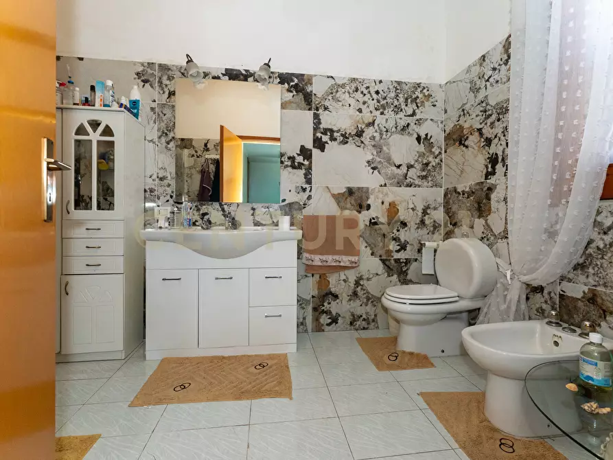 Immagine 26 di Pentalocale in vendita  in Via Antonio de Curtis 27 a Misterbianco