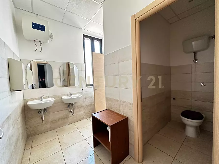 Immagine 22 di Locale commerciale in vendita  in Via Partenope 2 a Anzio