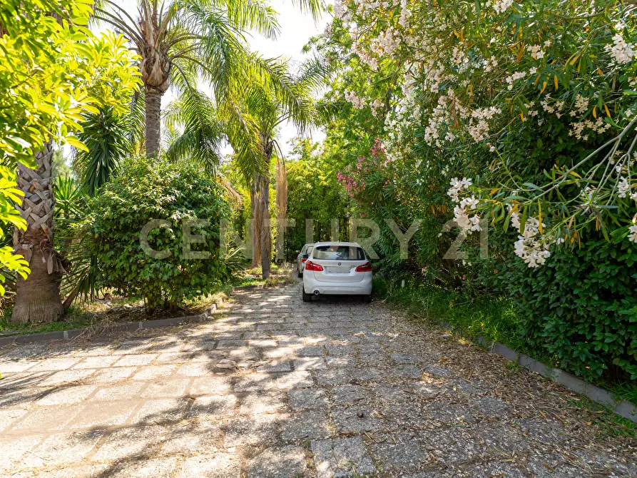 Immagine 23 di Villa in vendita  in Via Timparosa 39 a Aci Castello