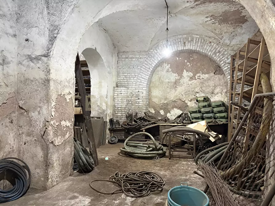 Immagine 36 di Locale commerciale in vendita  in Via 6 Aprile 59 a Catania