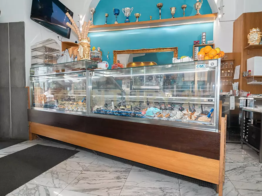 Immagine 4 di Locale commerciale in vendita  in Via Plebiscito 184 a Catania