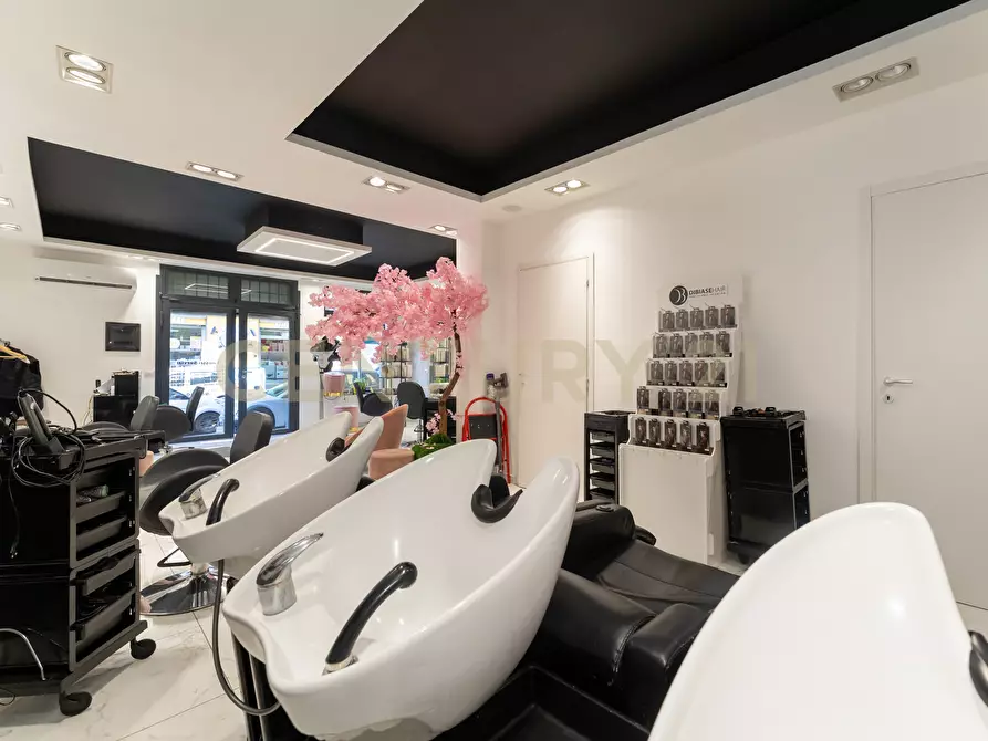 Immagine 22 di Locale commerciale in vendita  in Via Vittorio Emanuele II 113a a Gravina Di Catania
