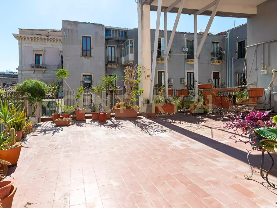 Immagine 44 di Pentalocale in vendita  in Via Etnea 196 a Catania