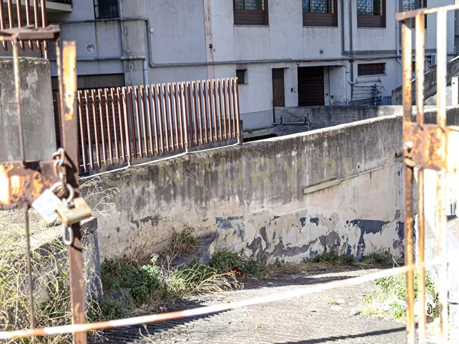 Immagine 19 di Locale commerciale in vendita  in Via Renato Fucini 10 a Catania