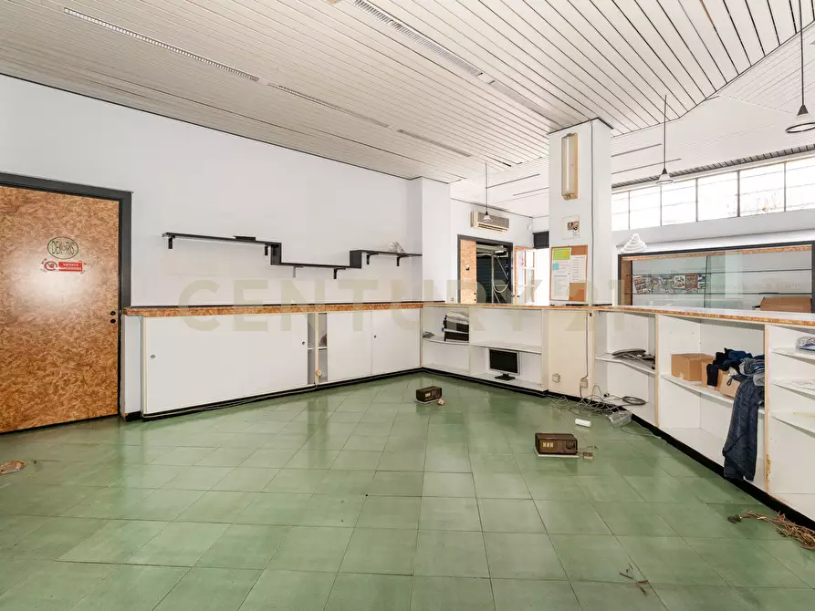 Immagine 10 di Magazzino in vendita  in Via Convento del Carmine 6 a Tremestieri Etneo