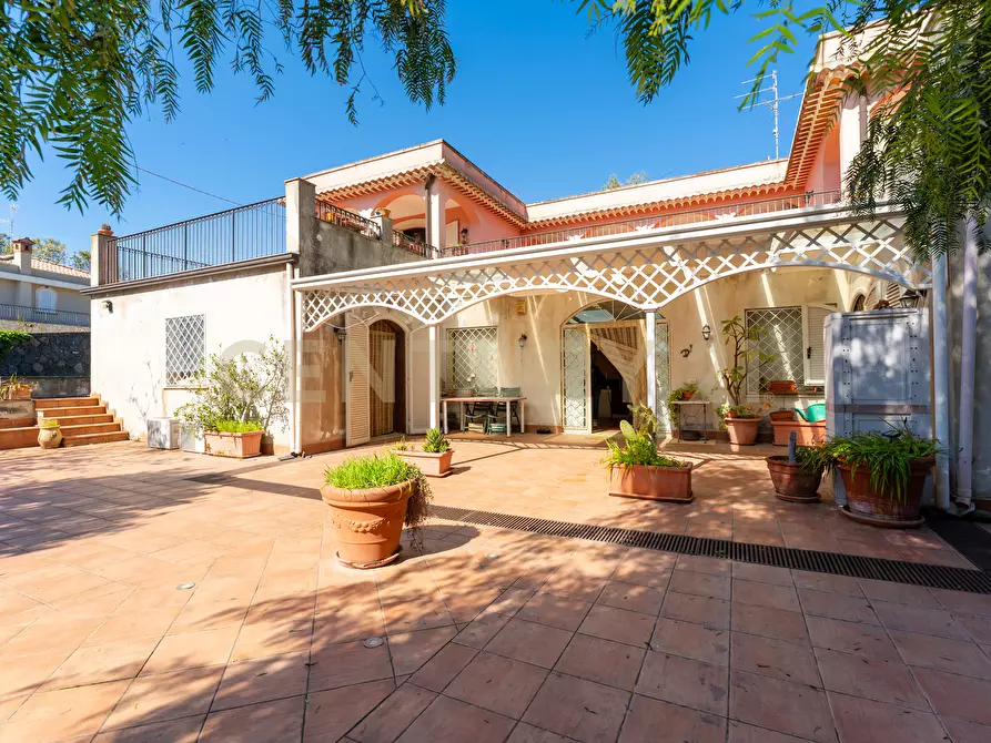 Immagine 47 di Villa in vendita  in Via Alcaloro Petrone 47 a Viagrande