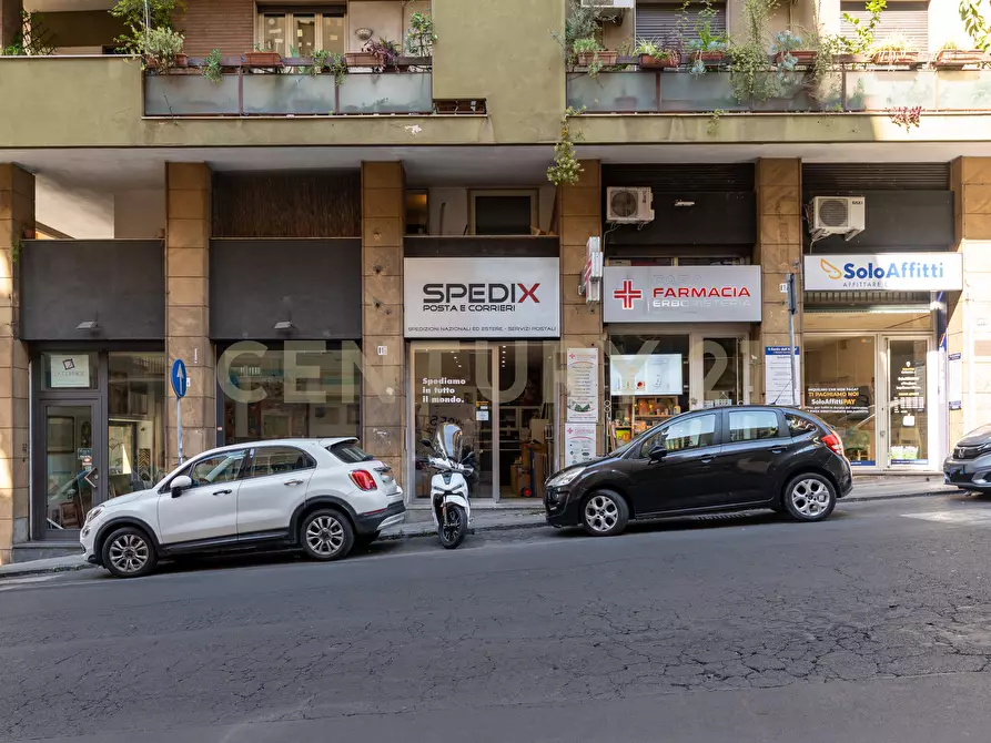 Immagine 4 di Locale commerciale in vendita  in Via Passo Gravina 81c a Catania