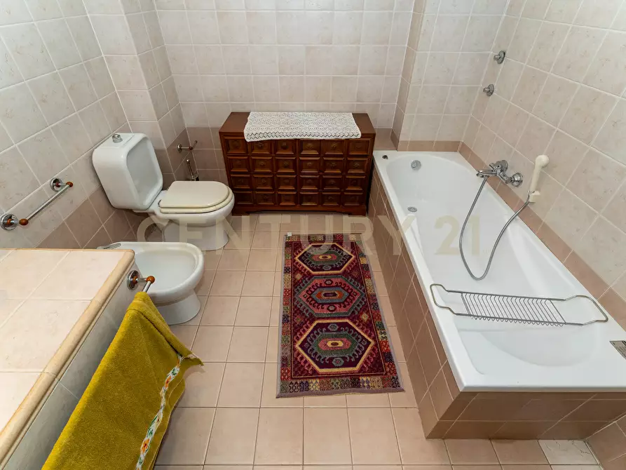 Immagine 30 di Pentalocale in vendita  in Via Archimede sn a Carlentini