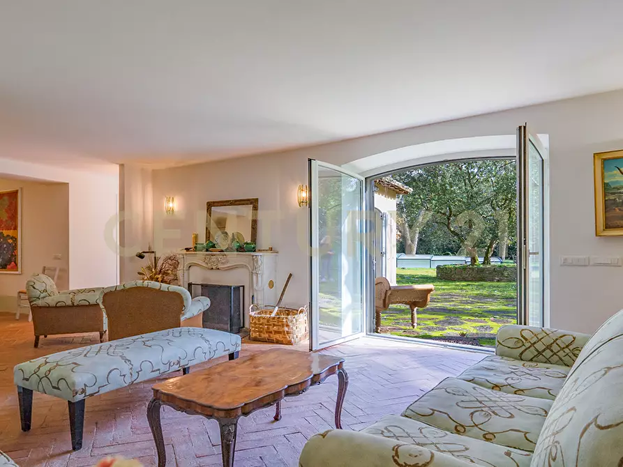 Immagine 3 di Villa in vendita  in Via Cassia 1951 a Roma