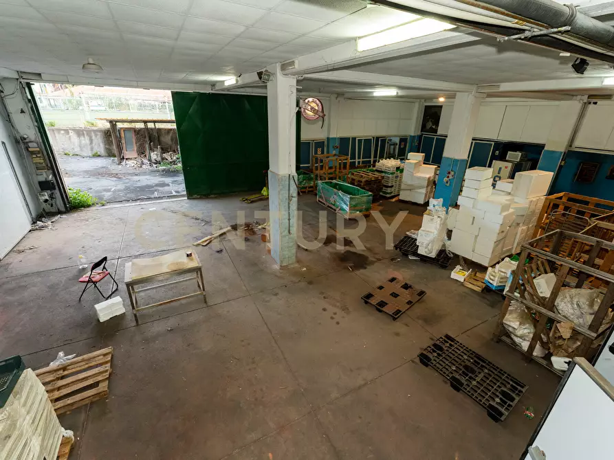 Immagine 76 di Showroom in vendita  in Via delle Scuole 1 a Aci Castello