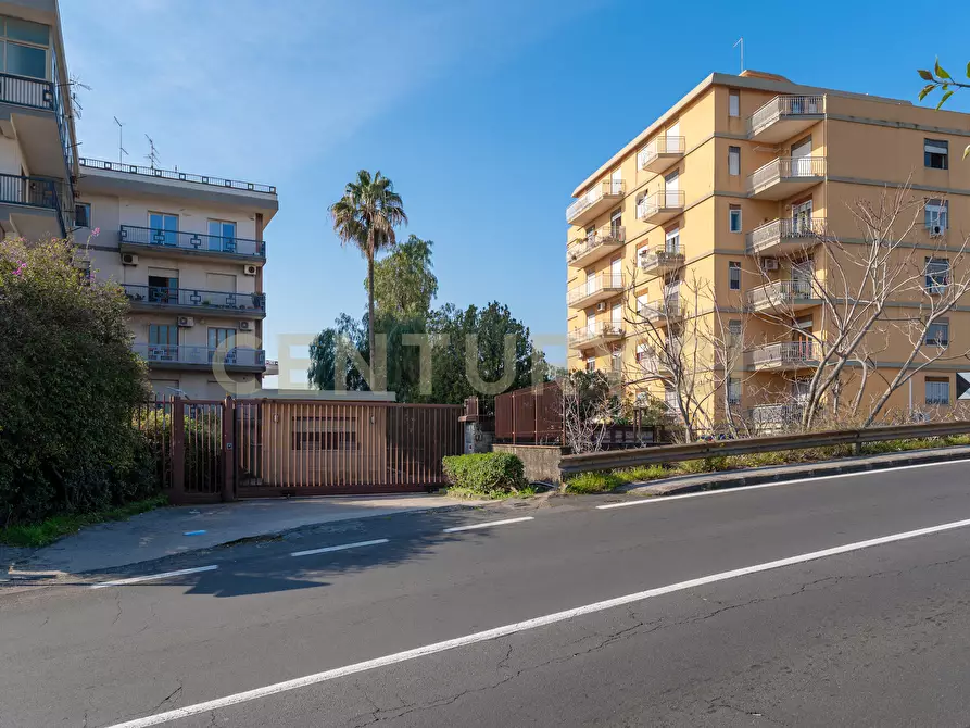 Immagine 3 di Trilocale in vendita  in Via Novaluce 48 a Tremestieri Etneo