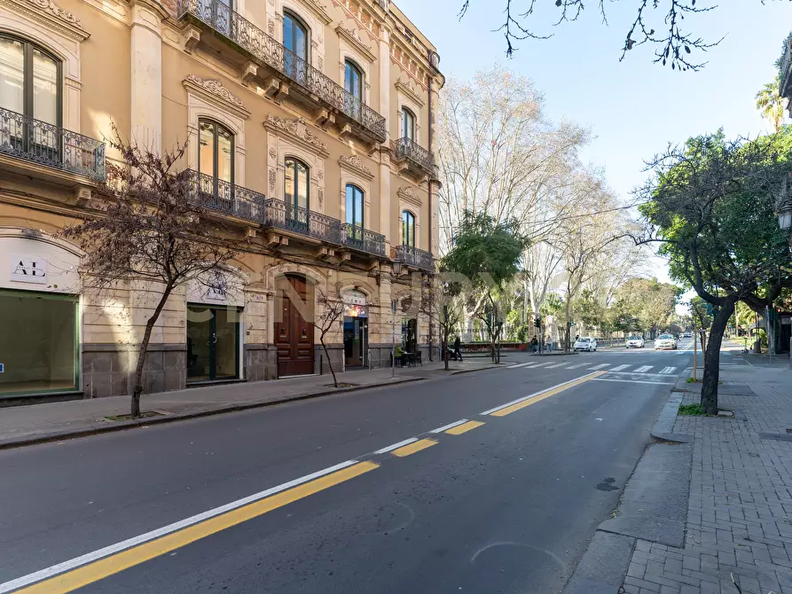 Immagine 33 di Locale commerciale in affitto  in viale Regina Margherita 19 a Catania