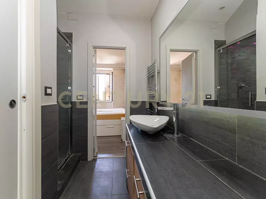 Immagine 11 di Trilocale in vendita  in Via Vittorio Emanuele Orlando 24 a Tremestieri Etneo