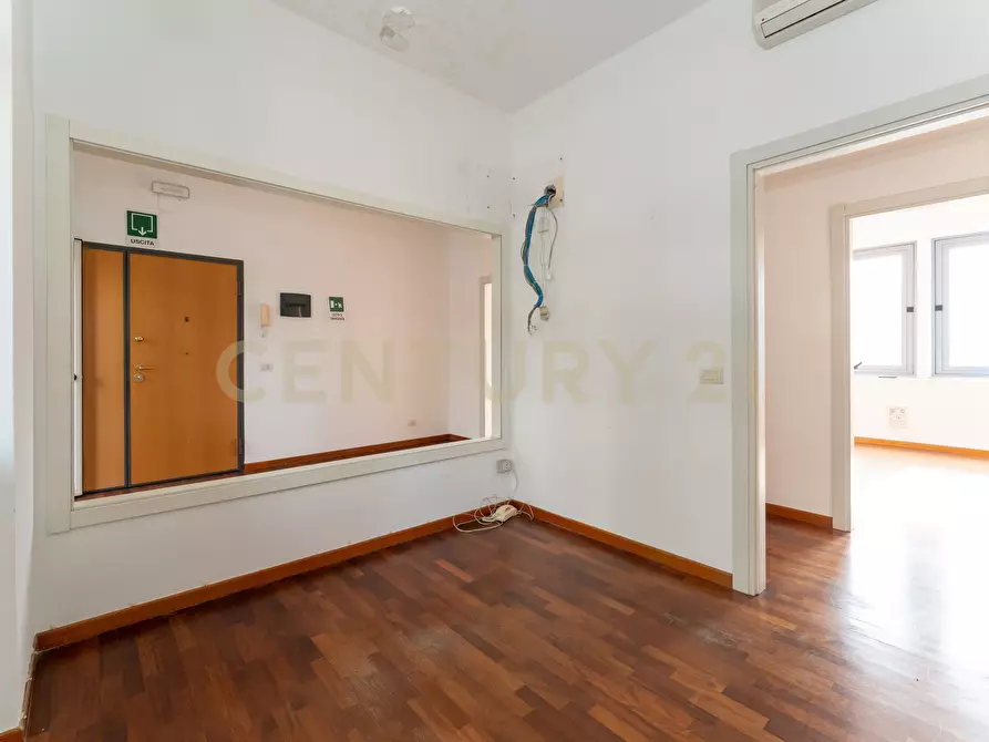 Immagine 15 di Pentalocale in vendita  in Corso Sicilia 64 a Catania