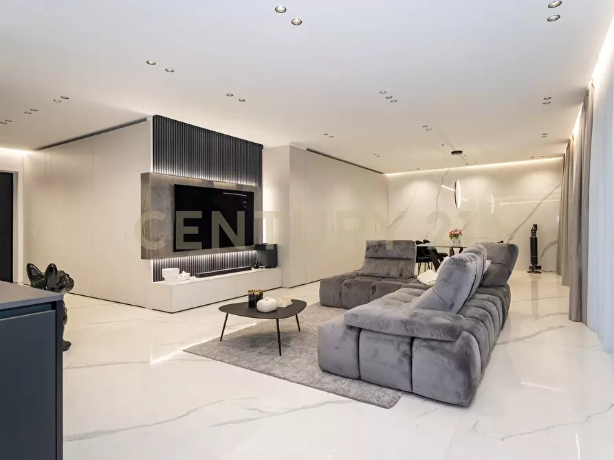 Immagine 46 di Villa in vendita  in Via Sant' Andrea 8 a Catania