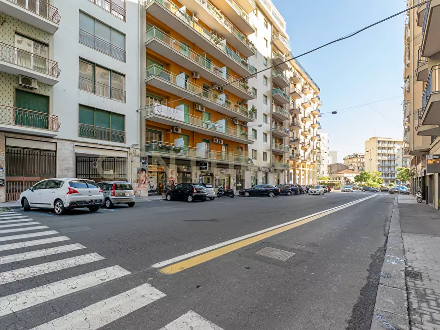 Immagine 3 di Garage in vendita  in Via Giacomo Leopardi 119 a Catania