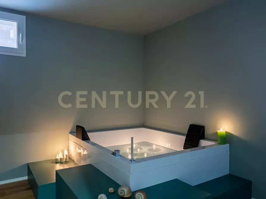 Immagine 11 di Loft/Open space in vendita  in Via dell'Olmata 30 a Roma