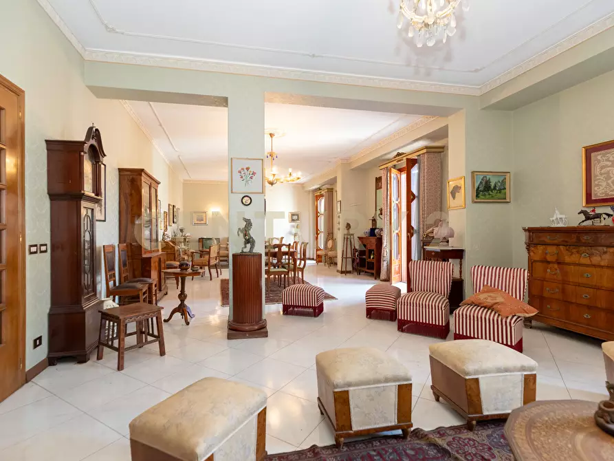 Immagine 2 di Pentalocale in vendita  in Via Vittorio Emanuele 181 a Viagrande