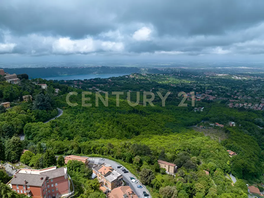 Immagine 60 di Pentalocale in vendita  in Viale Madonna del Tufo 26 a Rocca Di Papa