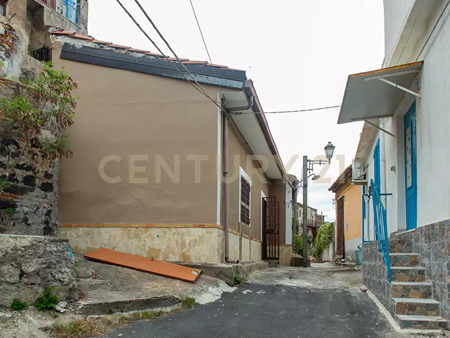 Immagine 3 di Casa indipendente in vendita  in Via Amalfi 7 a Motta Sant'anastasia