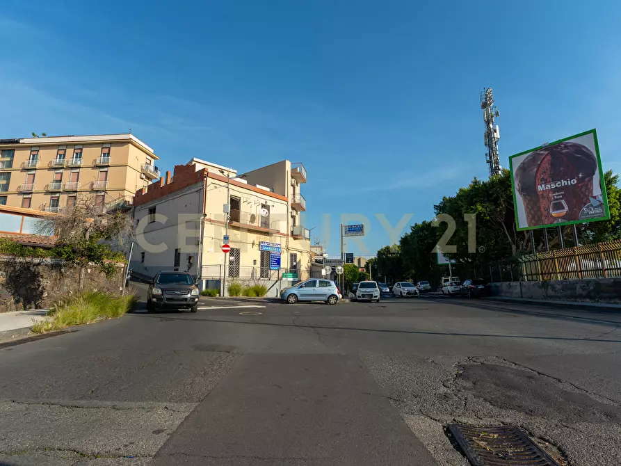 Immagine 21 di Locale commerciale in vendita  in Via Nizzeti a Tremestieri Etneo
