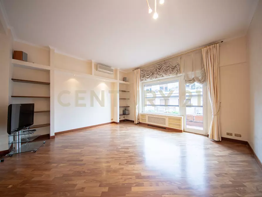 Immagine 1 di Trilocale in vendita  in Via Bevagna 56 a Roma