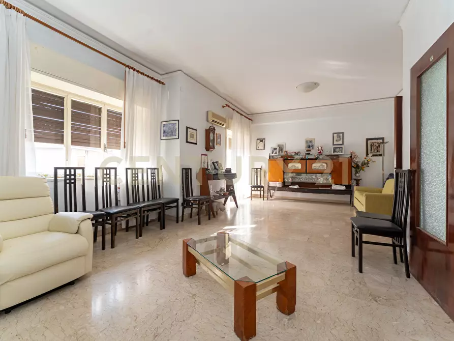 Immagine 17 di Pentalocale in vendita  in Via Fratelli Bandiera 13 a Gravina Di Catania