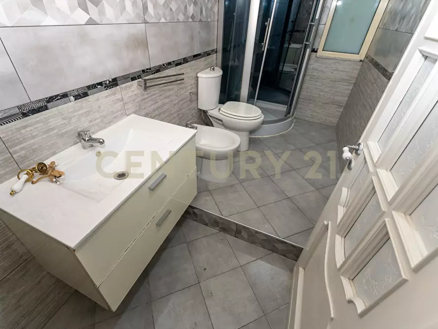 Immagine 15 di Trilocale in vendita  in Via del Piccone 7 a Catania