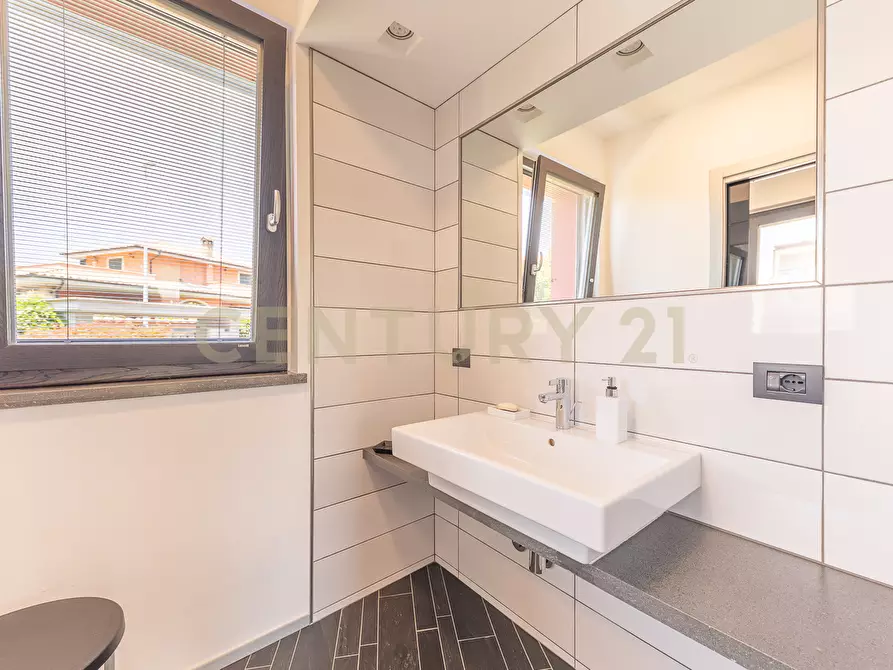 Immagine 43 di Villa in vendita  in Via Palmoli 27 a Roma