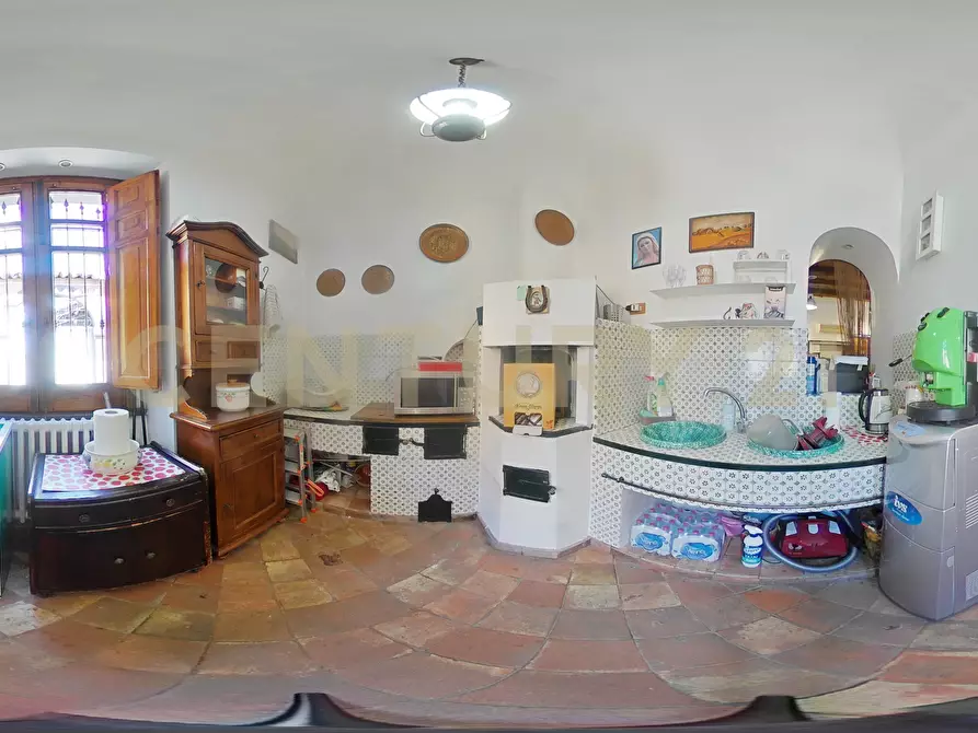 Immagine 43 di Locale commerciale in affitto  in Via Etnea 90 a Mascalucia