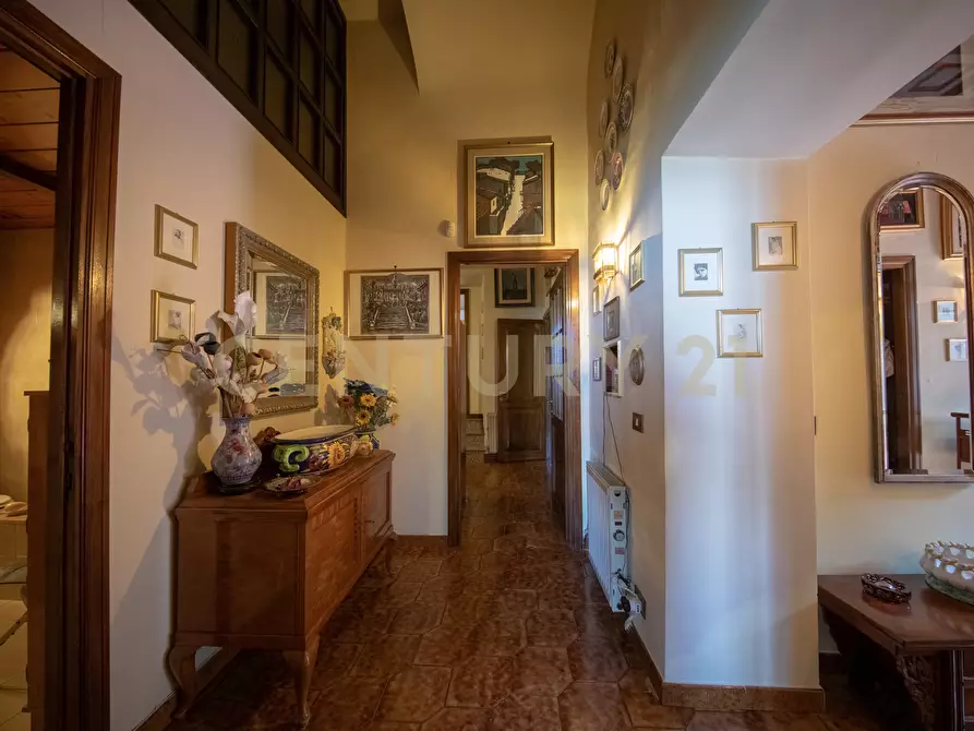 Immagine 39 di Pentalocale in vendita  in Viale Madonna del Tufo 26 a Rocca Di Papa