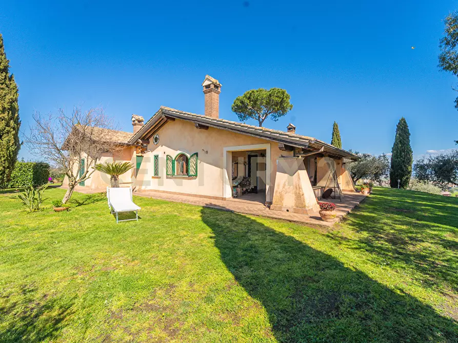 Immagine 3 di Villa in vendita  in Via Santa Lucia 1900 a Morlupo